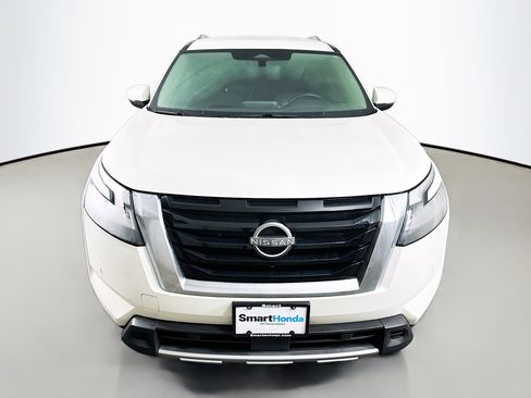 Used 2023 Nissan Pathfinder SL image 2