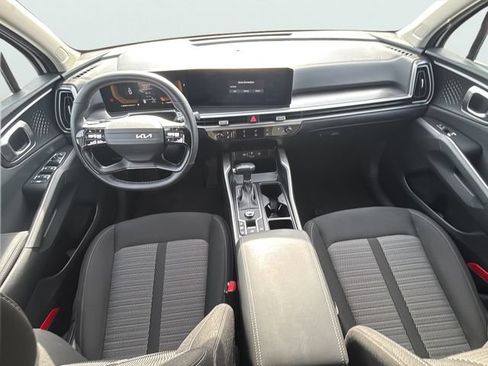 Certified 2026 Kia Sorento LX FWD image 17