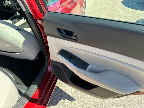Used 2025 Nissan Altima 2.5 SV FWD image 18