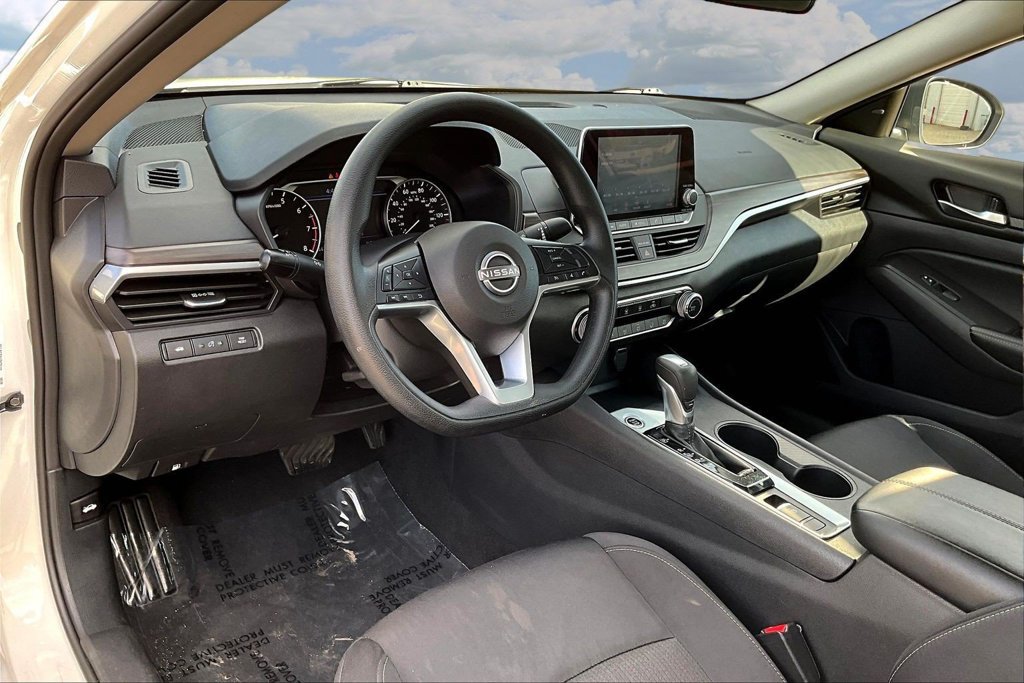 Used 2025 Nissan Altima 2.5 SV AWD/4WD image 19