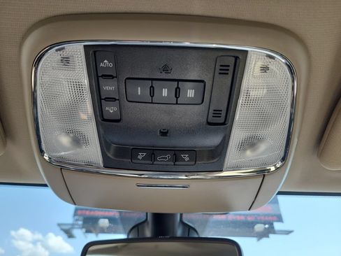 Used 2020 Jeep Grand Cherokee Limited AWD/4WD image 24