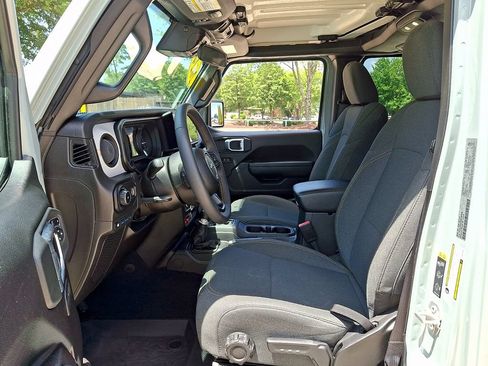 Used 2024 Jeep Wrangler Unlimited AWD/4WD image 13