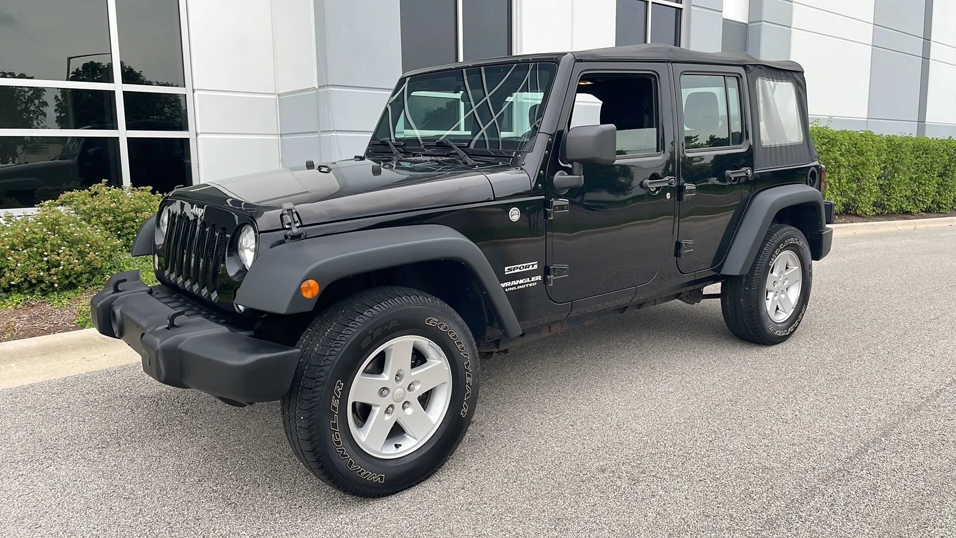 Used 2017 Jeep Wrangler Unlimited Sport AWD/4WD image 2