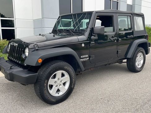 Used 2017 Jeep Wrangler Unlimited Sport AWD/4WD image 2