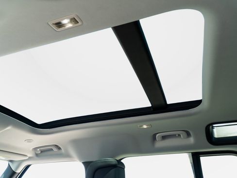 New 2025 Land Rover Defender 110 X-Dynamic SE image 26