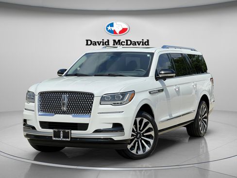 Used 2023 Lincoln Navigator L Reserve AWD/4WD image 2