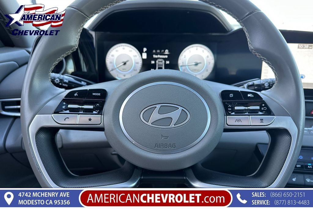 Used 2025 Hyundai Elantra SEL FWD image 31