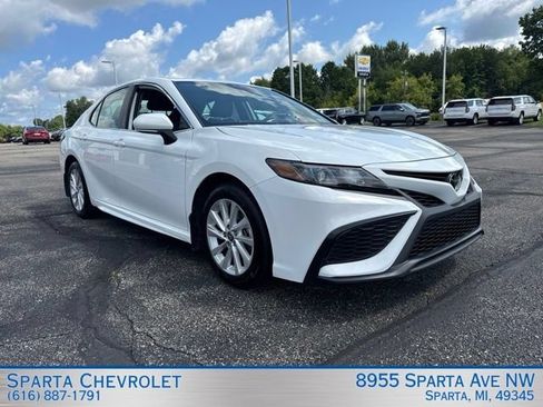 Used 2024 Toyota Camry SE FWD image 1