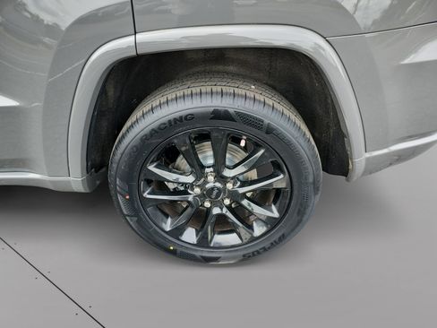 Used 2019 Jeep Grand Cherokee Altitude AWD/4WD image 15