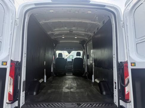 Used 2025 Ford Transit 250 148 Medium Roof w/ Exterior Upgrade Package RWD image 31