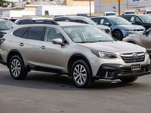 Used 2020 Subaru Outback Premium image 5