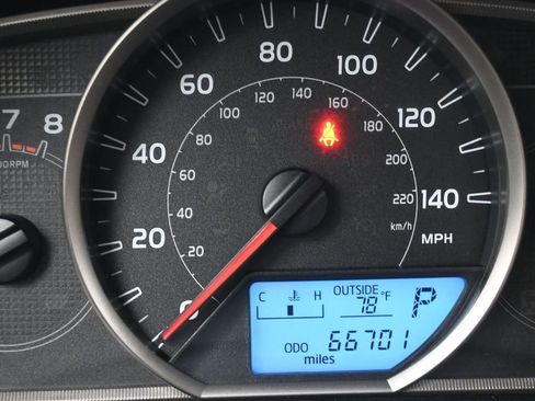Used 2013 Toyota RAV4 XLE AWD/4WD image 16