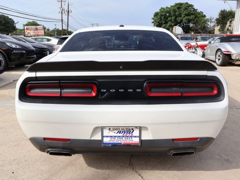 Used 2016 Dodge Challenger SXT RWD image 6