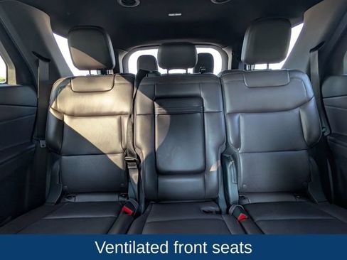 Used 2026 Ford Explorer Platinum AWD/4WD image 32