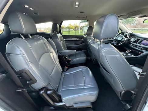 Used 2020 Buick Enclave Essence image 28