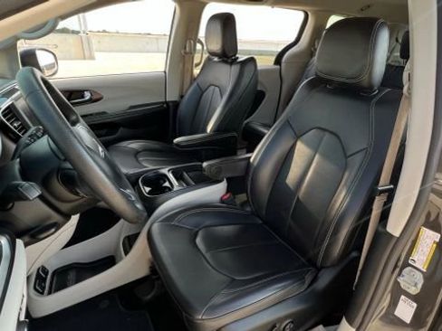 Used 2020 Chrysler Voyager Lxi image 27
