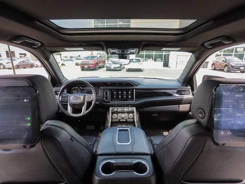 Used 2021 GMC Yukon XL Denali w/ Denali Premium Package AWD/4WD image 42