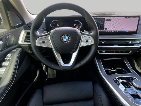 Used 2025 BMW X7 xDrive40i AWD/4WD image 5