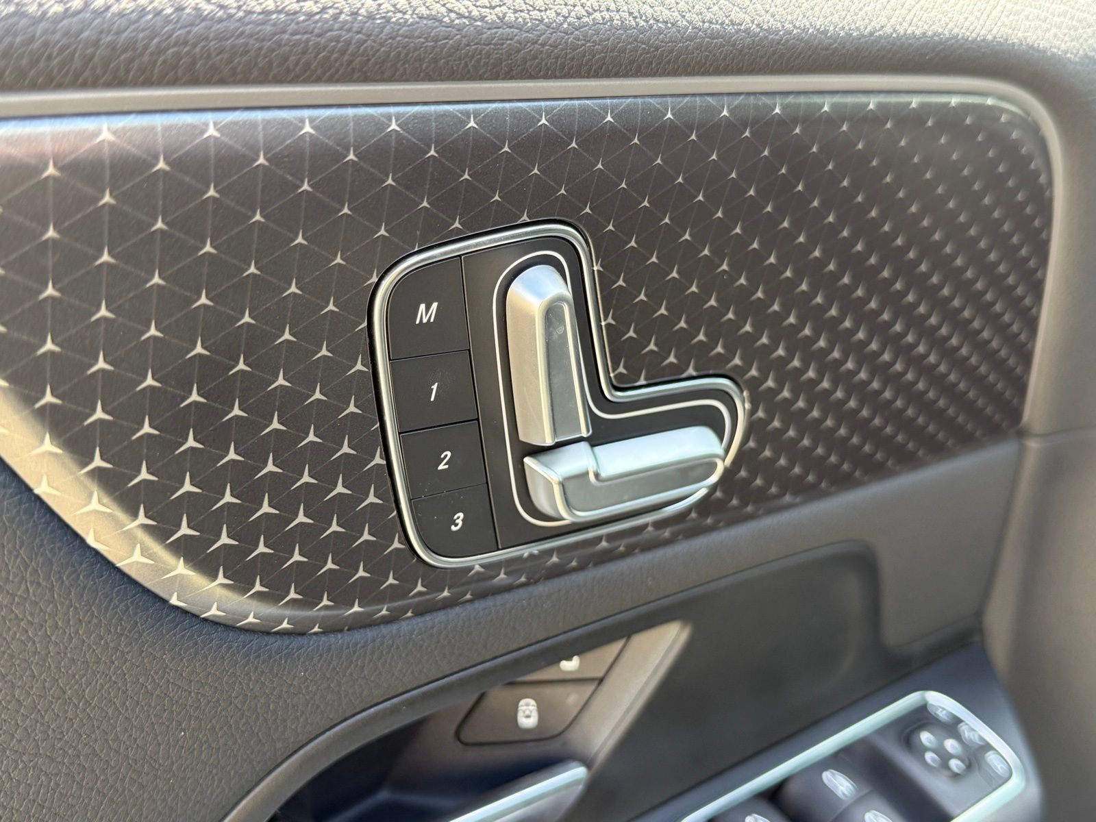 Used 2025 Mercedes-Benz GLA 250 image 23