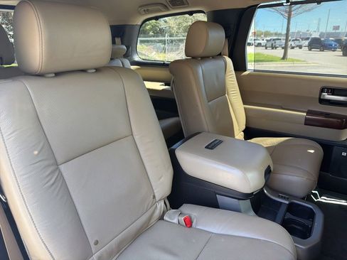 Used 2015 Toyota Sequoia Platinum image 19