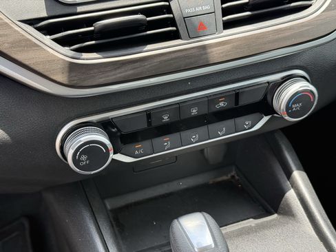 Used 2025 Nissan Altima 2.5 SV FWD image 23