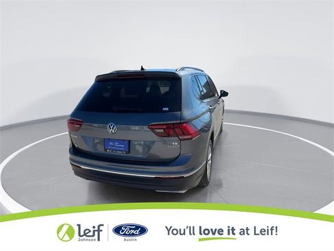 Used 2018 Volkswagen Tiguan SE w/ Panoramic Sunroof Package image 10