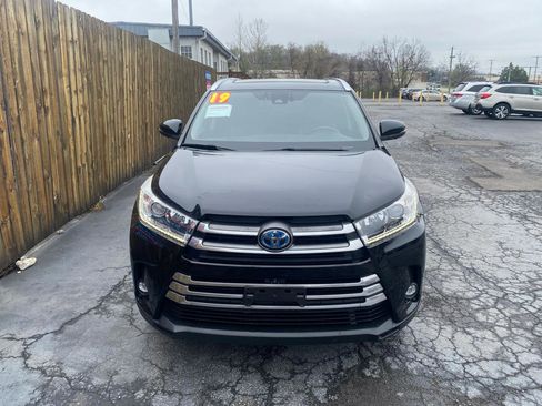 Used 2019 Toyota Highlander Limited Platinum image 2