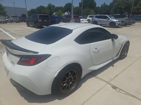 Used 2023 Toyota GR86 Premium RWD image 3