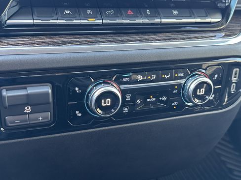 Used 2025 GMC Sierra 1500 Elevation image 21