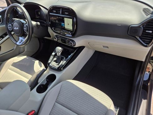 Certified 2025 Kia Soul EX FWD image 16