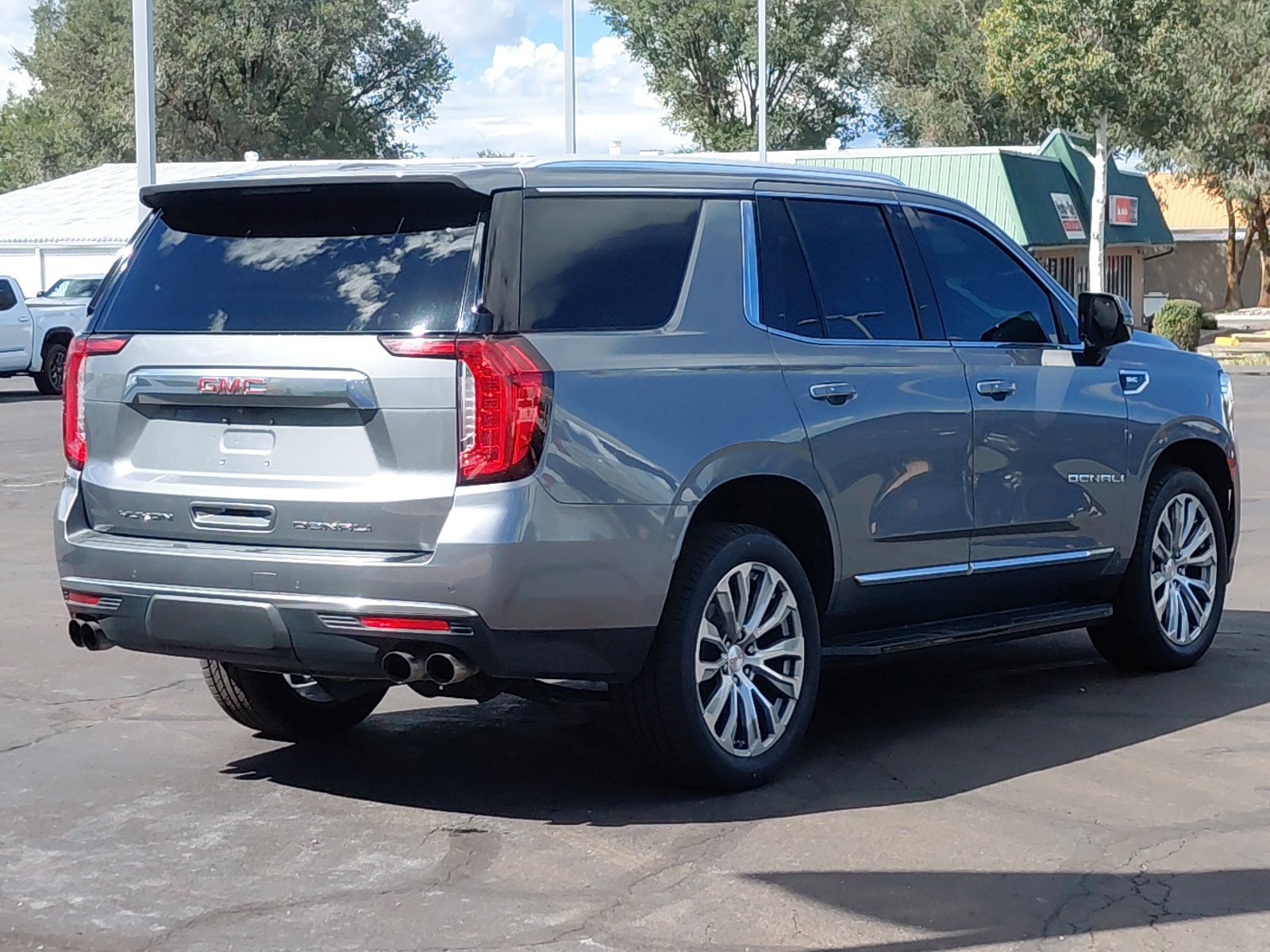 Used 2021 GMC Yukon Denali AWD/4WD image 3