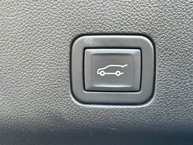 Used 2024 GMC Yukon Denali Ultimate AWD/4WD image 19