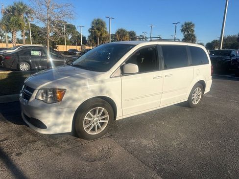 Used 2016 Dodge Grand Caravan SXT w/ Rear Park Assist Package image 4
