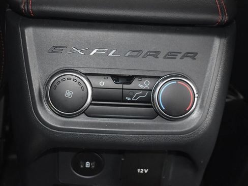 Used 2025 Ford Explorer ST-Line w/ ST-Line Street Pack AWD/4WD image 35