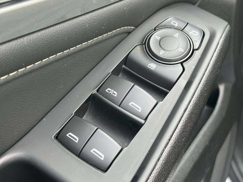 Used 2023 Chevrolet Traverse LT AWD/4WD image 20