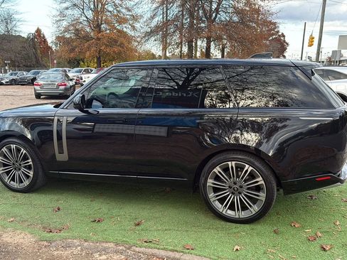 Used 2024 Land Rover Range Rover SE AWD/4WD image 5