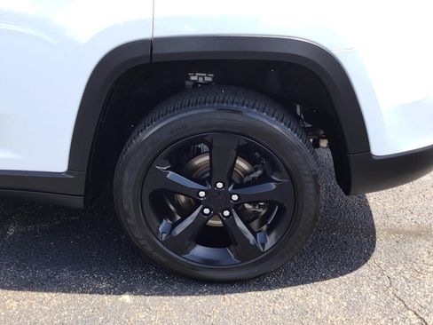 Certified 2024 Jeep Grand Cherokee Altitude AWD/4WD image 7