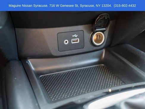 Used 2018 Nissan Rogue SV AWD/4WD image 30