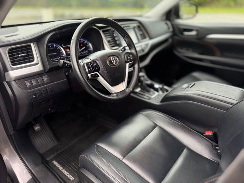 Used 2018 Toyota Highlander XLE AWD/4WD image 14