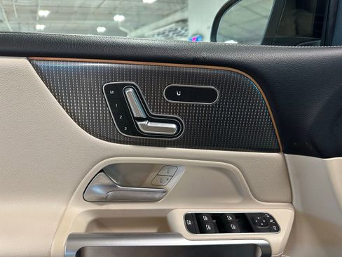 Used 2020 Mercedes-Benz GLB 250 image 12