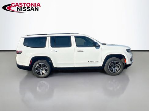 Used 2024 Jeep Wagoneer Series II w/ Flexible Seating Group image 10