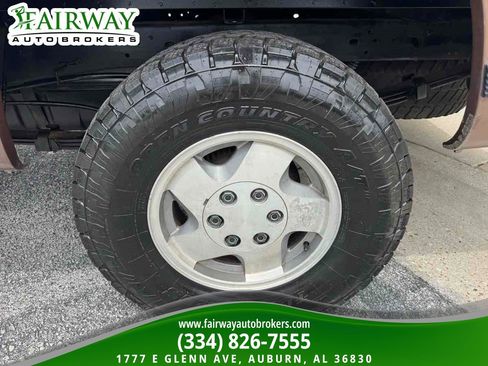 Used 1994 Chevrolet Silverado 1500 4x4 Regular Cab image 24