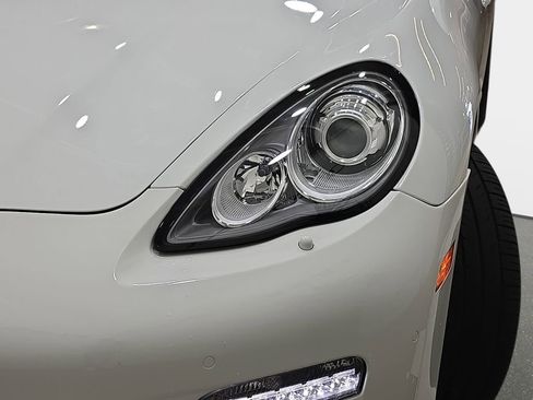 Used 2013 Porsche Panamera 4 image 34