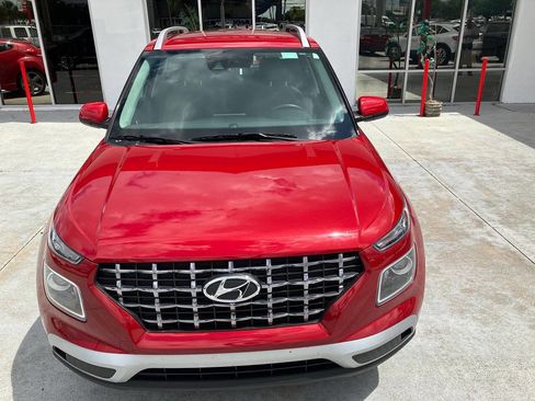 Used 2021 Hyundai Venue SEL FWD image 8
