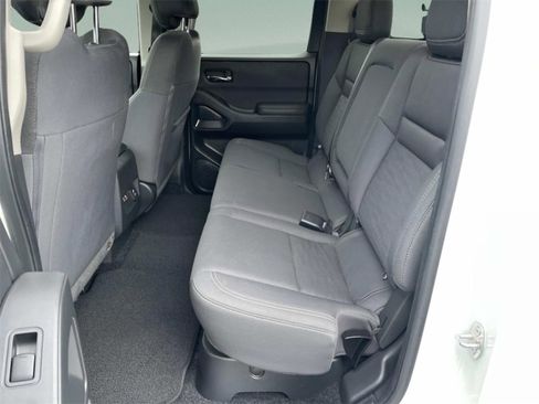 Used 2024 Nissan Frontier SV w/ SV Convenience Package image 10