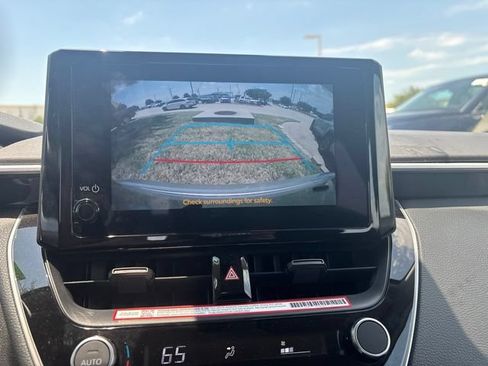 Used 2025 Toyota Corolla LE FWD image 11