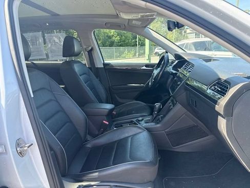 Used 2018 Volkswagen Tiguan SEL Premium AWD/4WD image 9