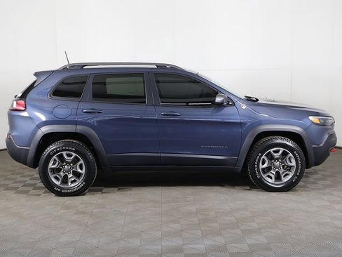 Used 2019 Jeep Cherokee Trailhawk w/ Cold Weather Group image 16