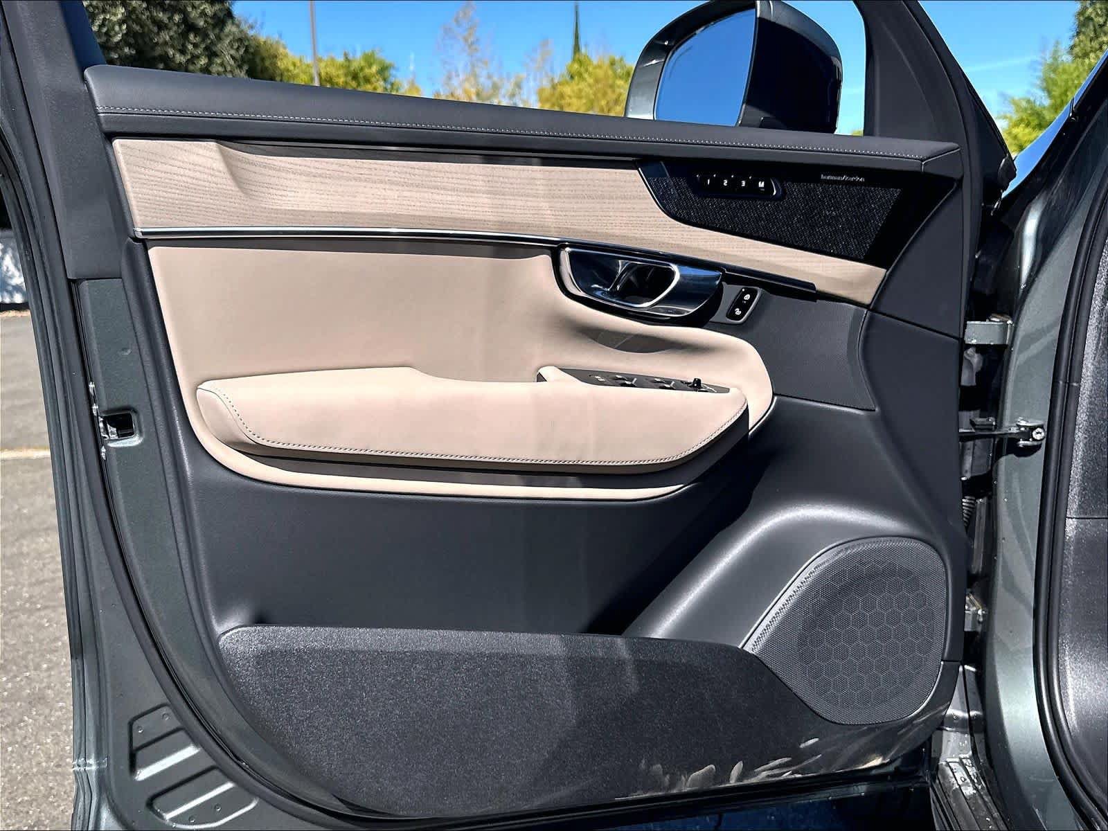 New 2027 Volvo XC90 B6 Plus AWD/4WD image 24