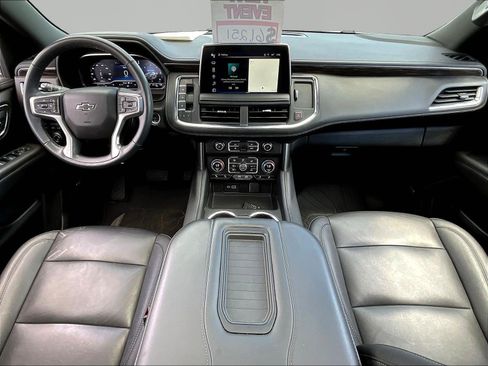 Used 2024 Chevrolet Tahoe Z71 w/ Luxury Package AWD/4WD image 7